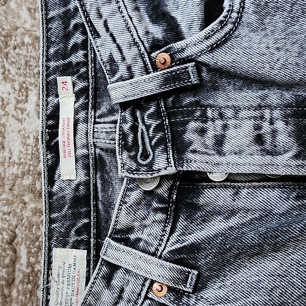 Levi's Ribcage Straight In Gray Color - Picture 2 of 7